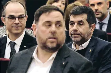  ?? J.J.GUILLÉN / EFE / ARCHIVO ?? Oriol Junqueras, Jordi Turull y Jordi Sànchez, en el arranque del juicio del 1-O, el pasado 12 de febrero