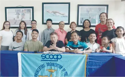  ?? SUNSTAR FOTO / RICHIEL S. CHAVEZ ?? PASSION. Organizer Lou Ornopia (seated fourth from left) says the MS Motosuit series has become a reunion of sorts for the riders all over the Visayas and Mindanao.