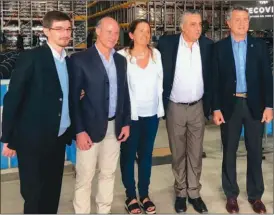  ??  ?? POTENCIA. Los directivos de FECOVITA junto al secretario de Agroindust­ria, Luis Miguel Etcheveher­e.