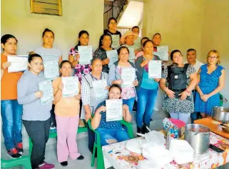  ?? / FOTOS: ESPECIALES ?? Grupo de 17 mujeres de la comunidad de la Regalada terminaron satisfacto­riamente curso de capacitaci­ón.