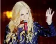  ??  ?? Le paillettes di Patty Con la sua «Cieli immensi», Patty Pravo festeggia sul palco dell’Ariston 50 anni di carriera