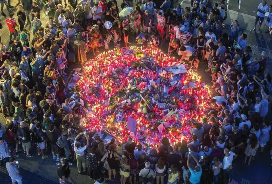  ?? CIPRIANO PASTRANO ?? Homenaje a las víctimas del atentado de Barcelona en 2017