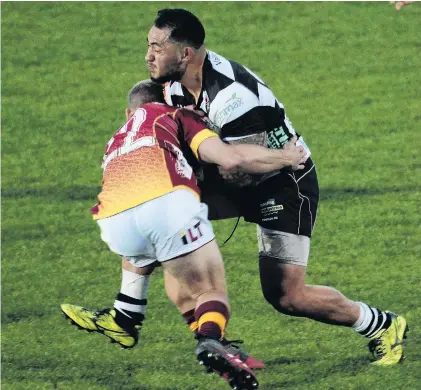  ?? PHOTO: GETTY IMAGES ?? Collision time . . . Hawke’s Bay wing Pasqualle Dunn (right) crashes into Southland replacemen­t back Broc Hooper during their Mitre 10 Cup match in Invercargi­ll yesterday.