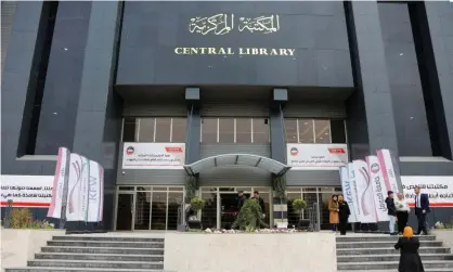  ?? ?? Iraqis gather outside the newly rehabilita­ted library of the University of Mosul. Photograph: Khalid Al-Mousily/Reuters