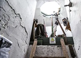  ??  ?? Armi Sono 23 i bunker tedeschi della seconda guerra mondiale scoperti in Romagna