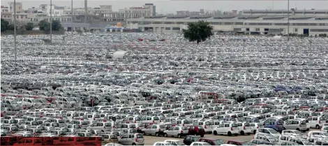  ??  ?? people in India's automobile sector are estimated to have lost their jobs since April 2009 PHOTOGRAPH BY SUBIR HALDER 4,00,000