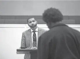  ?? CHARLIE DRAPE/MISSISSIPP­I CLARION LEDGER ?? Jackson Mayor Chokwe Antar Lumumba listens to a residents’ question at a Tuesday town hall at Reedemer Church.
