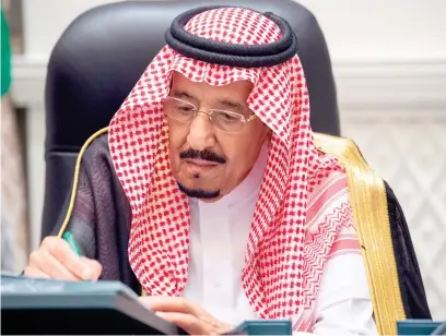  ?? SPA ?? King Salman chairs a virtual meeting during the Cabinet session on Tuesday. During the meeting, major developmen­ts in the region were discussed.