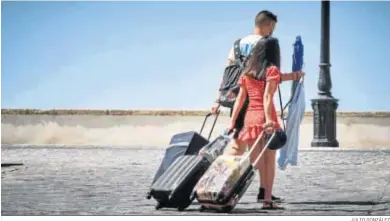  ?? JULIO GONZÁLEZ ?? Turistas en Cádiz una vez levantado el estado de alarma.