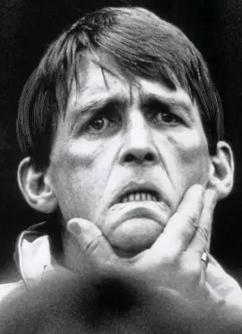  ??  ?? MIRRORPIX Horror etched on his face: Dalglish reacts at Hillsborou­gh