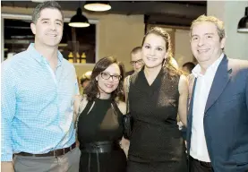  ??  ?? Guillermo Marxuach, Adriana Irrizary, Kristen y Pepe Benítez.