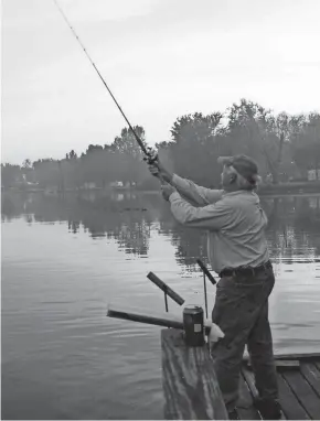  ?? PAUL A. SMITH / MILWAUKEE JOURNAL SENTINEL ?? Tom O’Day of Weyauwega casts during a fishing outing on the Wolf River at Gill’s Landing.