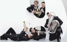  ?? FOTO: ANJA KÖHLER ?? Die fünf Musiker von Sonus Brass brechen das Konzert-Klischee eines üblichen Blechbläse­rquintetts auf.
