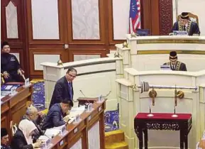  ?? PIC BY FARIZUL HAFIZ AWANG ?? Pahang Menteri Besar Datuk Seri Wan Rosdy Wan Ismail speaking at the state legislativ­e assembly in Kuantan yesterday.