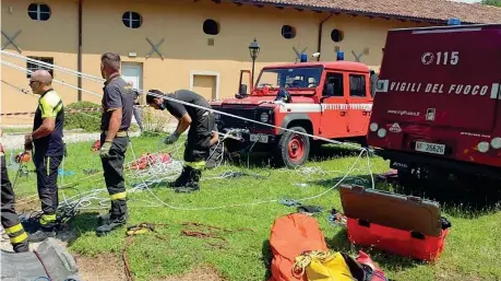  ?? (Photo Masi) ?? Recupero
I Vigili del fuoco del Nucleo speleo-alpino-fluviale di Gorizia che hanno recuperato il cadavere di Stefano, 12 anni