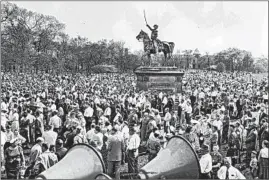  ?? HAROLD NORMAN/TRIBUNE FILE ?? A crowd surrounds monument of Gen. Thaddeus Kosciuszko on May 3, 1959, in Humboldt Park, where more than 150,000 people of Polish ancestry marked the 168th anniversar­y of Polish constituti­onal government.