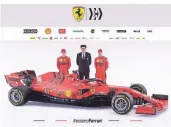  ?? FOTO: AFP ?? Charles Leclerc, Mattia Binotto und Sebastian Vettel (von links) mit dem SF 1000.