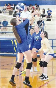  ?? Westside Eagle Observer/MIKE ECKELS ?? Heaven McGarrah (center) uses a forearm pass to send the ball over the net during the second set of the Decatur-Thaden volleyball match in Decatur Thursday night.