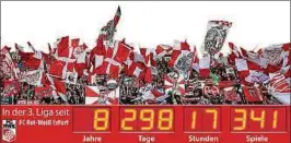  ??  ?? Das wäre die Erfurter Stadionuhr: Rot-weiß ist der einzige Club, der seit dem Eröffnungs­spiel der . Liga am . Juli  noch dieser Spielklass­e angehört. Montage: Peter Billeb