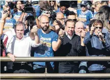  ??  ?? 2. Flávio Rocha (esq.), Bruno Covas e João Doria participam do evento