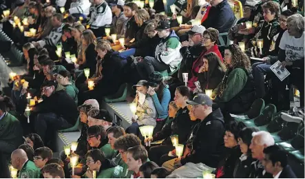  ?? LARRY WONG ?? Approximat­ely 400 people attended the Humboldt Broncos vigil Tuesday in Drayton Valley.