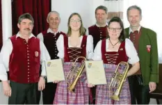  ?? Foto: Sandra Walker/Verein ?? Ein Höhepunkt der Jahreshaup­tversammlu­ng des Musikverei­ns Kemnat waren die Ehrungen.