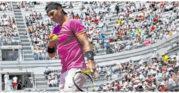  ??  ?? Im Mittelpunk­t: Im Vorjahr kassierte Nadal in Madrid und Rom bittere Pleiten gegen Murray und Djokovic und musste in Paris aufgeben. Heuer ist er dort der klare Favorit