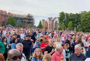  ?? Picture: Phil Creighton ?? PARTY TIME: Wokingham Town Council’s Platinum Party in the Park last year drew huge crowds