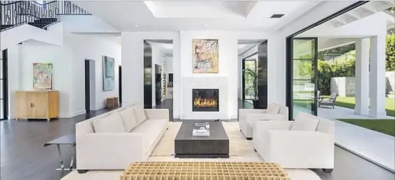  ?? Matthew Momberger ?? PRO BASKETBALL PLAYER Chandler Parsons’ newly built residence in Bel-Air has more than 9,000 square feet of living space.