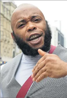  ?? Picture: PETER CORNS ?? Preacher Krissoni Henderson gesticulat­es outside court yesterday, above, after arriving with wife Danielle and child