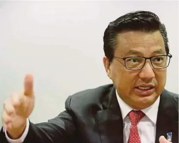  ?? PIC BY SYARAFIQ ABD SAMAD ?? MCA president Datuk Seri Liow Tiong Lai says the BN leadership will resolve the seat issue soon.