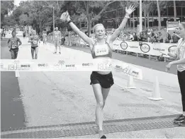  ?? PHOTOS BY REINHOLD MATAY/SENTINEL CORRESPOND­ENT ?? Loni Smith of Lakeland was the top female finisher at the 42nd OUC Orlando Half Marathon in 1 hour, 21 minutes, 39 seconds.