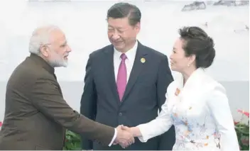  ?? — AFP ?? Chinese President Xi Jinping (C) looks on as he and his wife Peng Liyuan welcome Prime Minister Narendra Modi for a banquet dinner during the BRICS Summit in Xiamen, Fujian province.