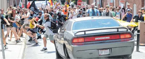  ?? FOTO: DPA ?? Der Moment, der alles veränderte: Das Auto des Fanatikers James Alex Field rast in eine Kundgebung.
