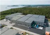  ?? FOTO: JAKOBSENFO­TO.NO ?? Dette er det nye lageret som ble tatt i bruk i sommer. Totalt har Skalleberg Leker nå 14.000 kvadratmet­er lagerplass under høyt tak.