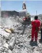  ?? AFP ?? Iraqi civil defence search and rescue workers dig through rubble looking for the bodies of victims in western Mosul. —