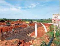  ?? ?? Ongoing work on Busega-Mpigi Expressway (23.7 km) by China Civil Engineerin­g Constructi­on Corp. in a joint venture with China Railway 19th Bureau Group Ltd.