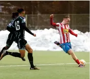  ?? ?? Charlie Johansson laddar. Det blev ett mål för 19-åringen.