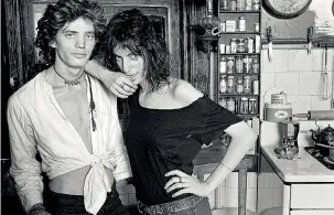  ??  ?? HERE IS THE MUSE: Patti Smith with her creative partner Robert Mapplethor­pe