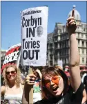  ?? FOTO: ANDY RAIN ?? En ung väljare protestera­r mot premiärmin­ister Theresa May på Parliament Square i går.