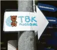  ?? ?? Der Wegweiser zur Teddybär‰klinik in der medizinisc­hen Fakultät Augsburg.