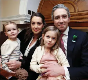  ?? ?? Simon Harris with his wife Caoimhe and children Cillian and Saoirse in the Dail Chamber