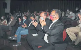  ?? FOTO: PEP MORATA ?? Laporta, emocionado viendo el documental sobre Leo Messi