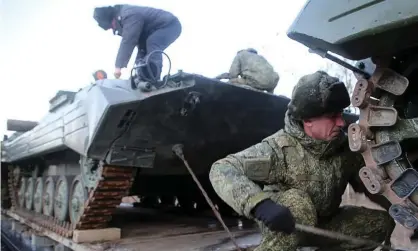  ?? Photograph: MiMinistry of Defece Republic of/AFP/Getty Images ?? Russian service personnel on joint drills in Belarus.