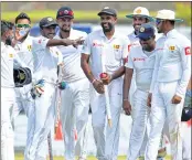  ??  ?? Sri Lanka's Dilruwan Perera (4R) and teammates leave the ground after victory in the opening Test match against South Africa.