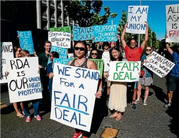  ?? ABIGAIL DOUGHERTY/STUFF ?? Junior doctors picket outside Auckland Hospital yesterday as part of a nationwide strike.