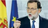  ?? (Foto Getty) ?? Il premier Mariano Rajoy in conferenza stampa a Madrid dopo il consiglio dei ministri straordina­rio