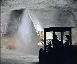  ?? [JEFFREY T. BARNES/ASSOCIATED PRESS] ?? An American Rock Salt Co. worker operates an undercutte­r to trim a piece of low-hanging roof at the mine in Hampton Corners, N.Y. Inside the nation’s most productive road salt mine, workers in ghostly tunnels are praying for snow.