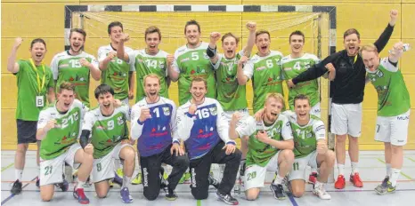  ?? FOTO: HKB ?? Die Handballer des TV Aixheim freuen sich über den Aufstieg in die Landesliga.