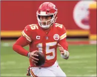  ?? Jamie Squire / Getty Images ?? Chiefs QB Patrick Mahomes has been cleared to play in Sunday’s AFC championsh­ip game after suffering an injury last week.